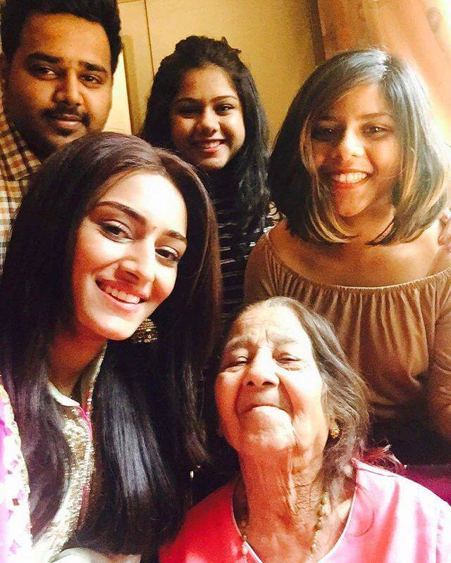 Erica Fernandes with family