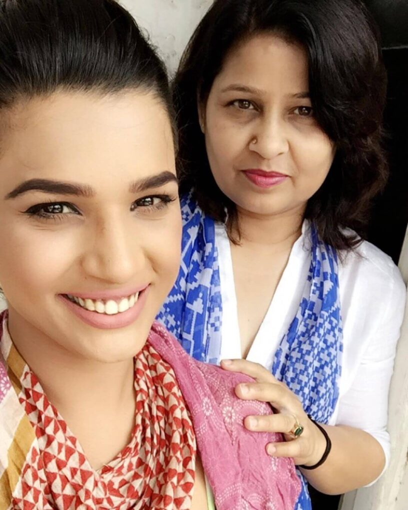Naina Singh with mother