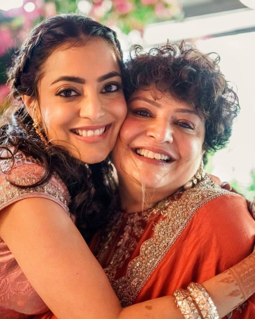 Nisha Aggarwal with mother