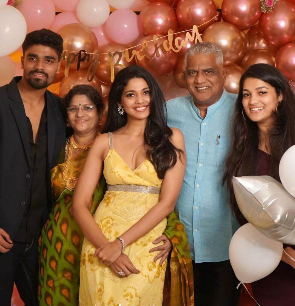 Pooja Sawant with family