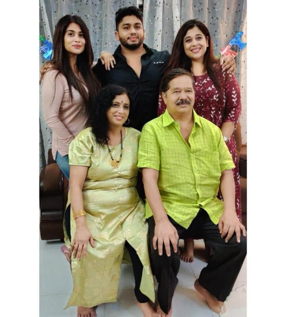 Ruchita Jadhav family