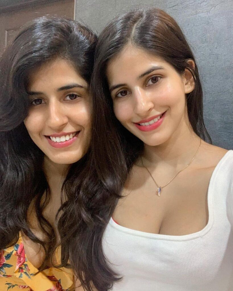 Sakshi Malik with sister