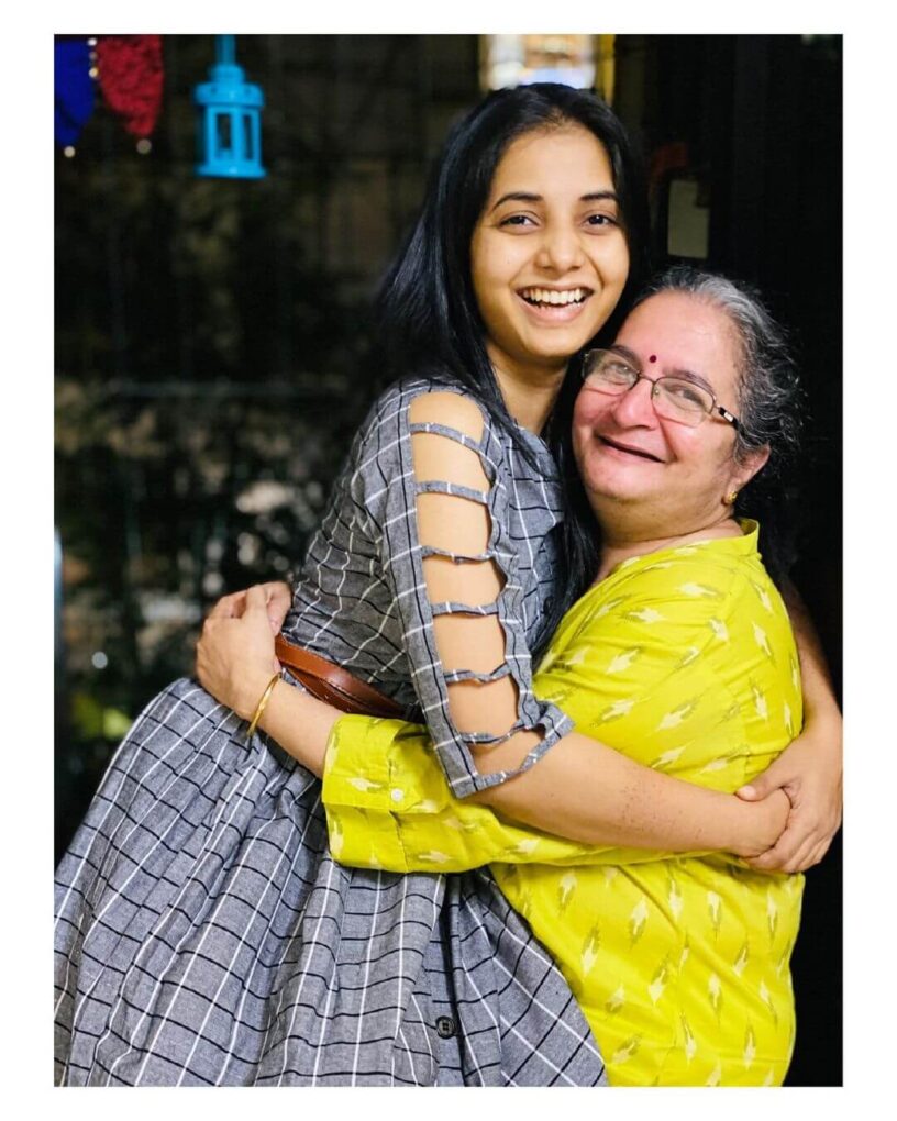 Sayali Sanjeev with mother