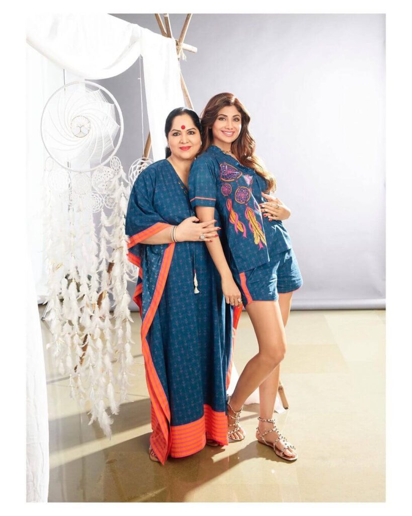 Shilpa Shetty with mother