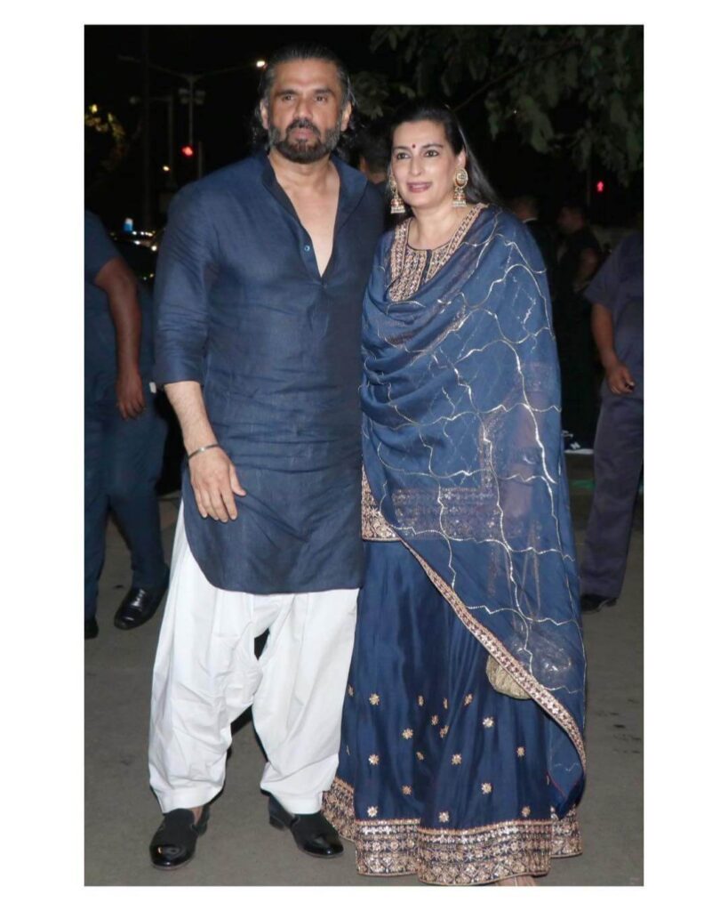 Suniel Shetty with wife
