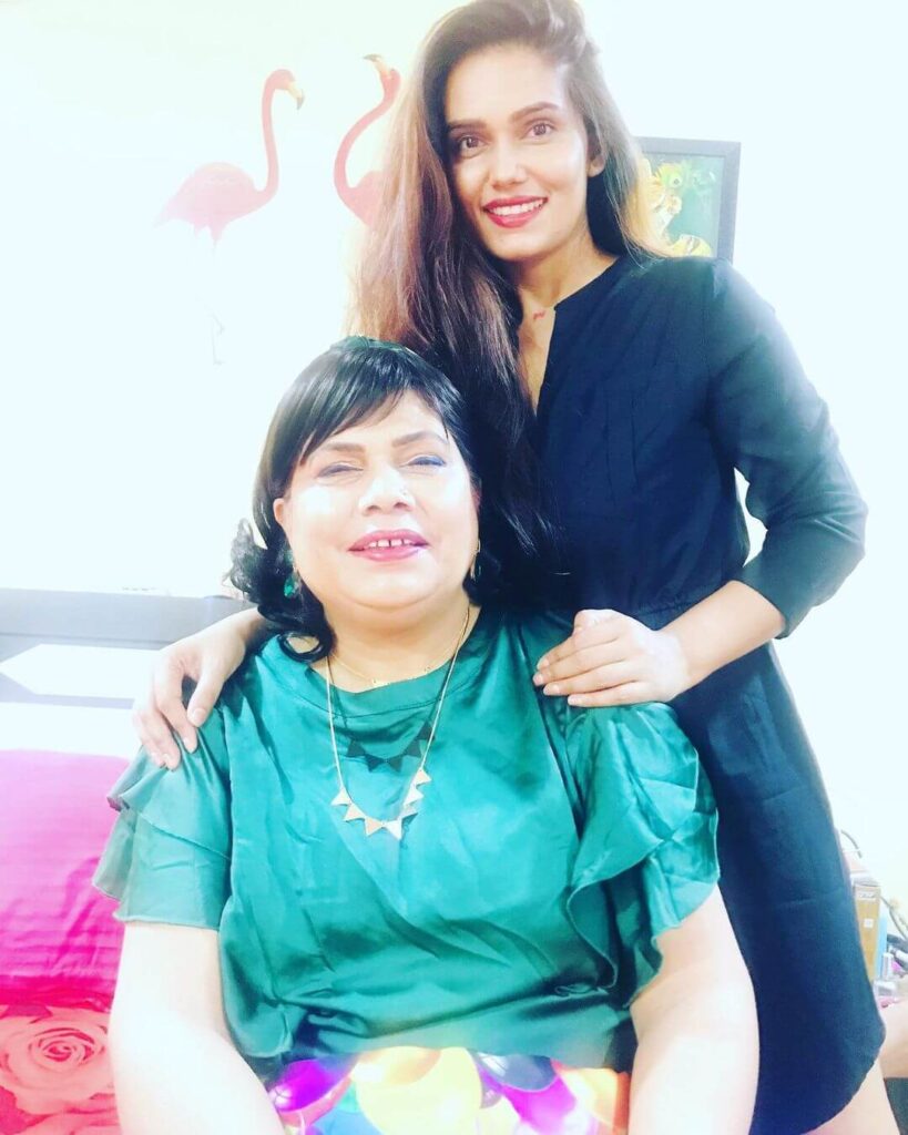 Harshita Kashyap with mother