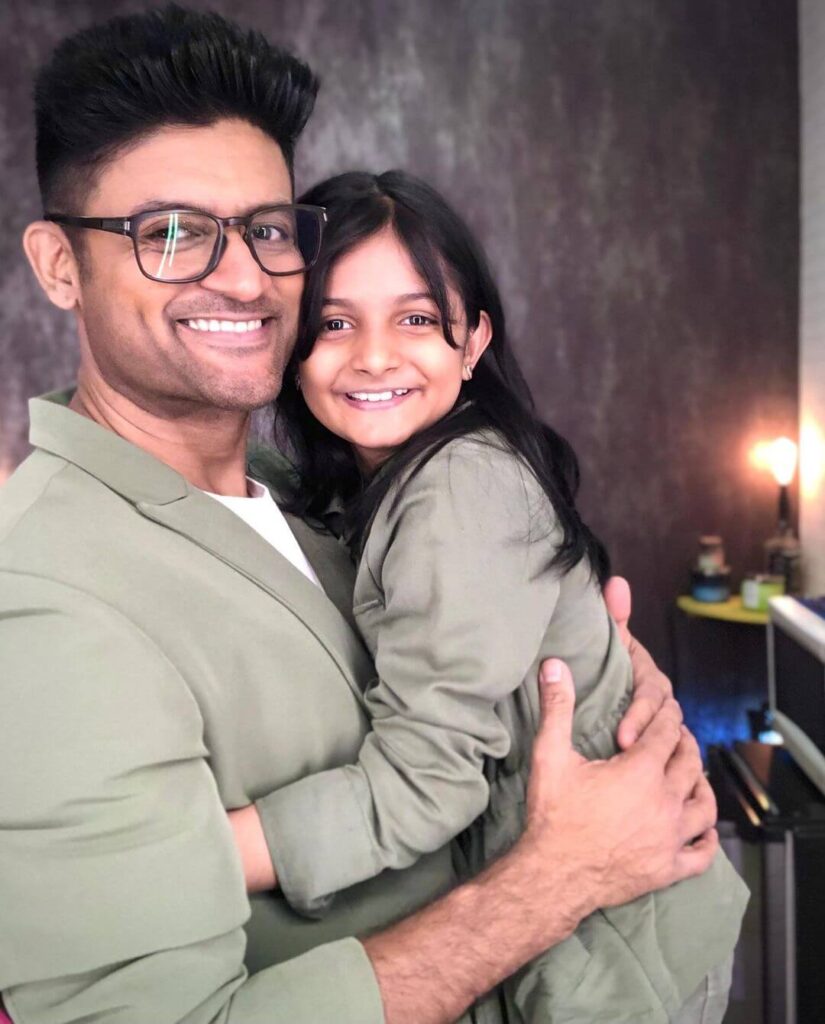 Manav Gohil with daughter