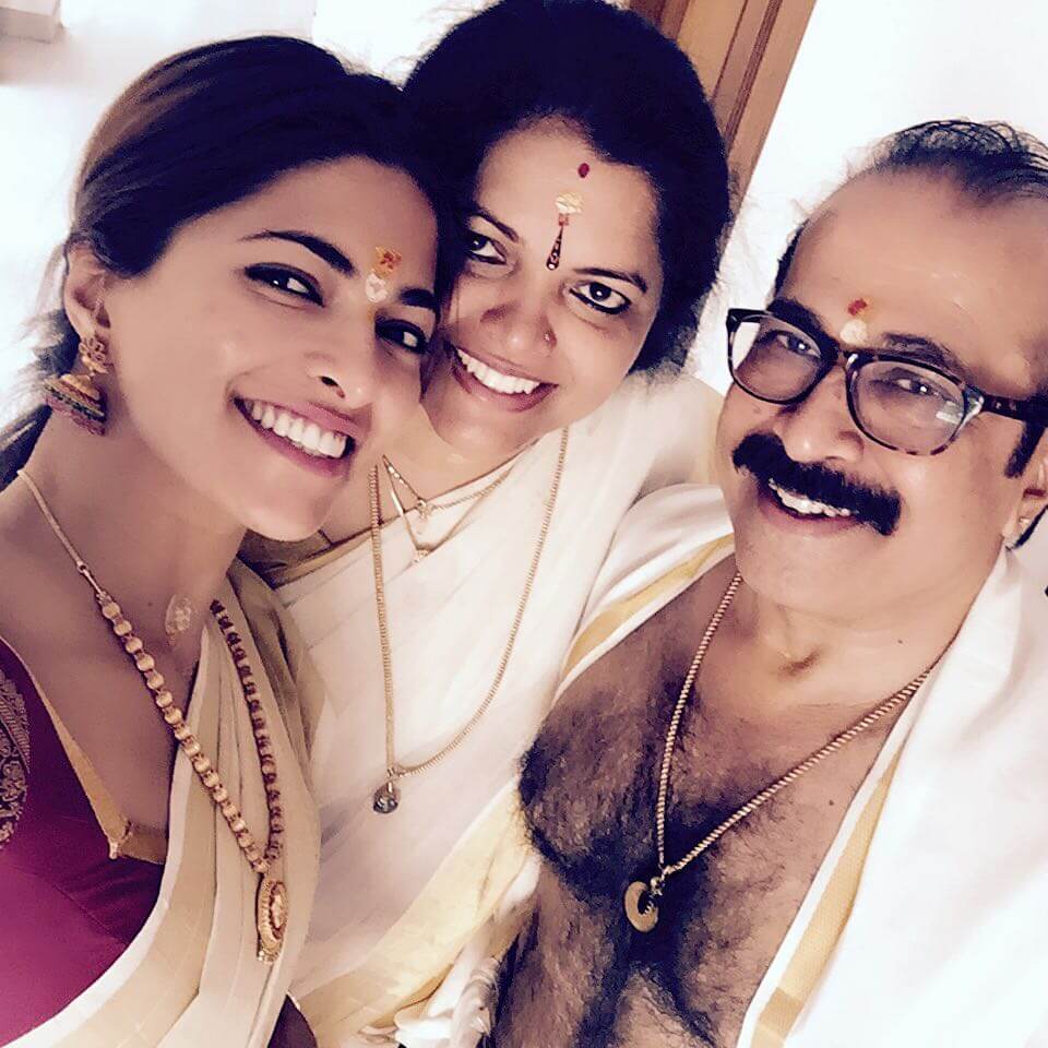 Parvathy Omanakuttan with parents