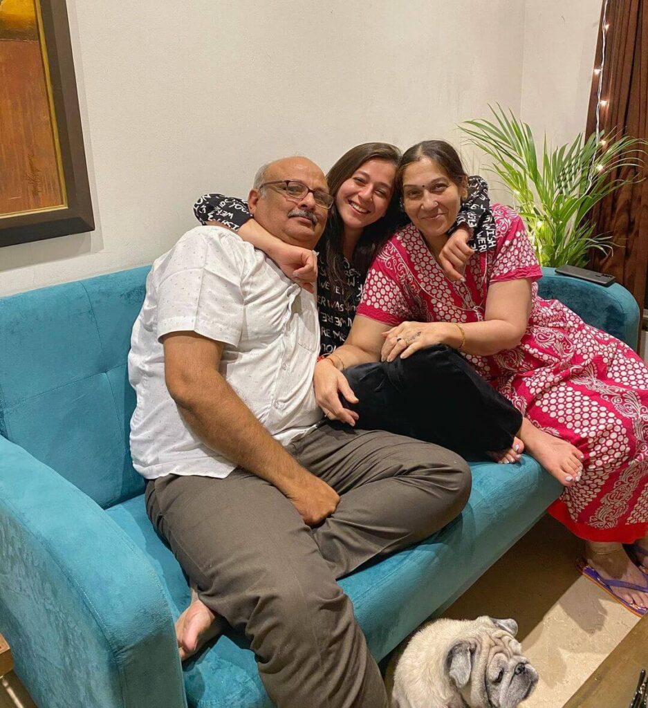 Priyal Gor with parents