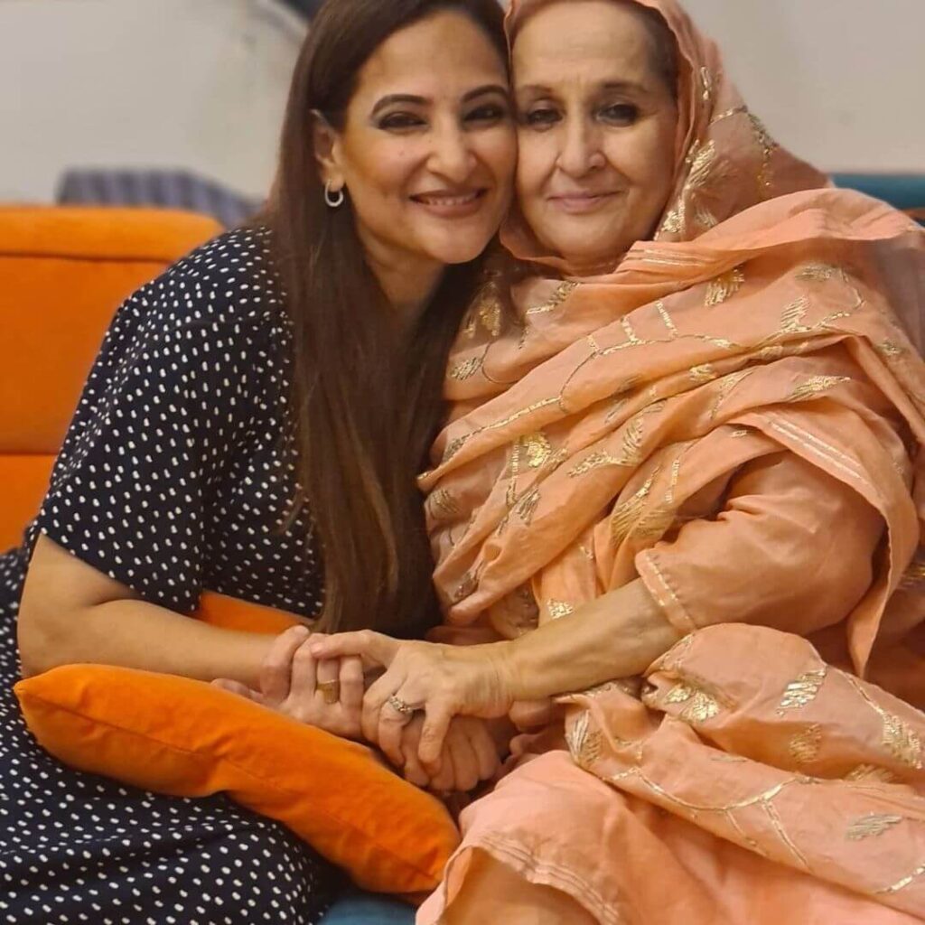 Rakshanda Khan with mother