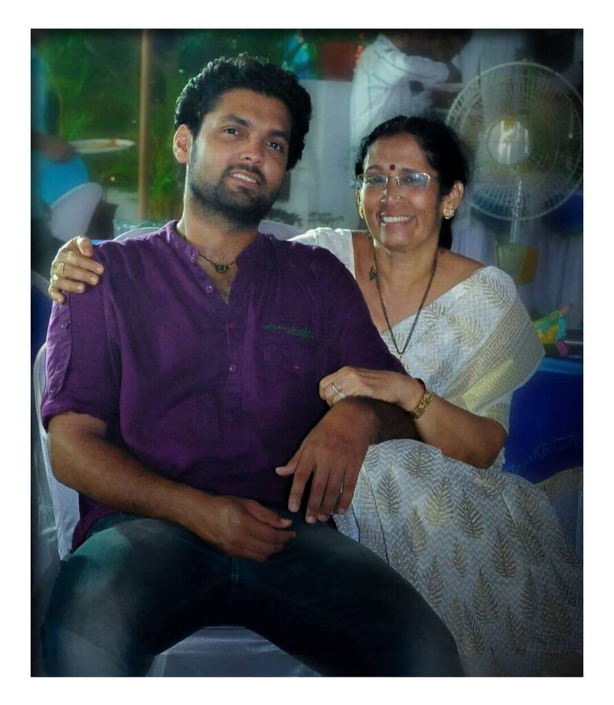 Rakshit Shetty with mother