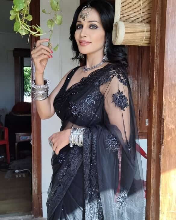 Flora Saini in Ravan Leela Movie