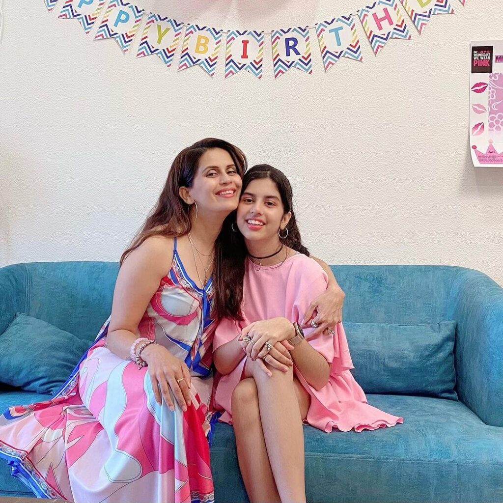 Sonali Khare with daughter