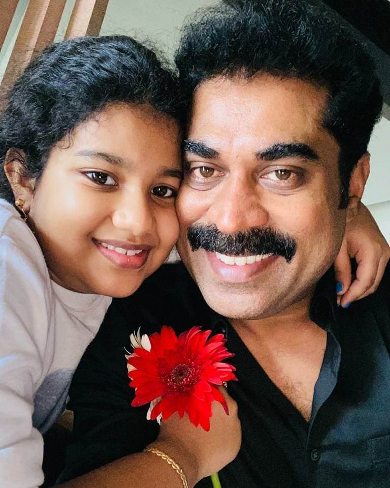 Suraj Venjaramoodu with daughter