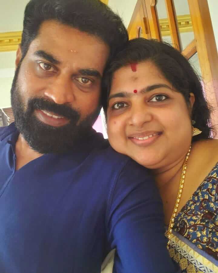 Suraj Venjaramoodu with wife