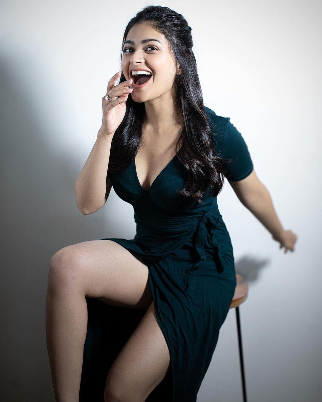 Actress Vaibhavi Shandilya sexy look in dark green gown