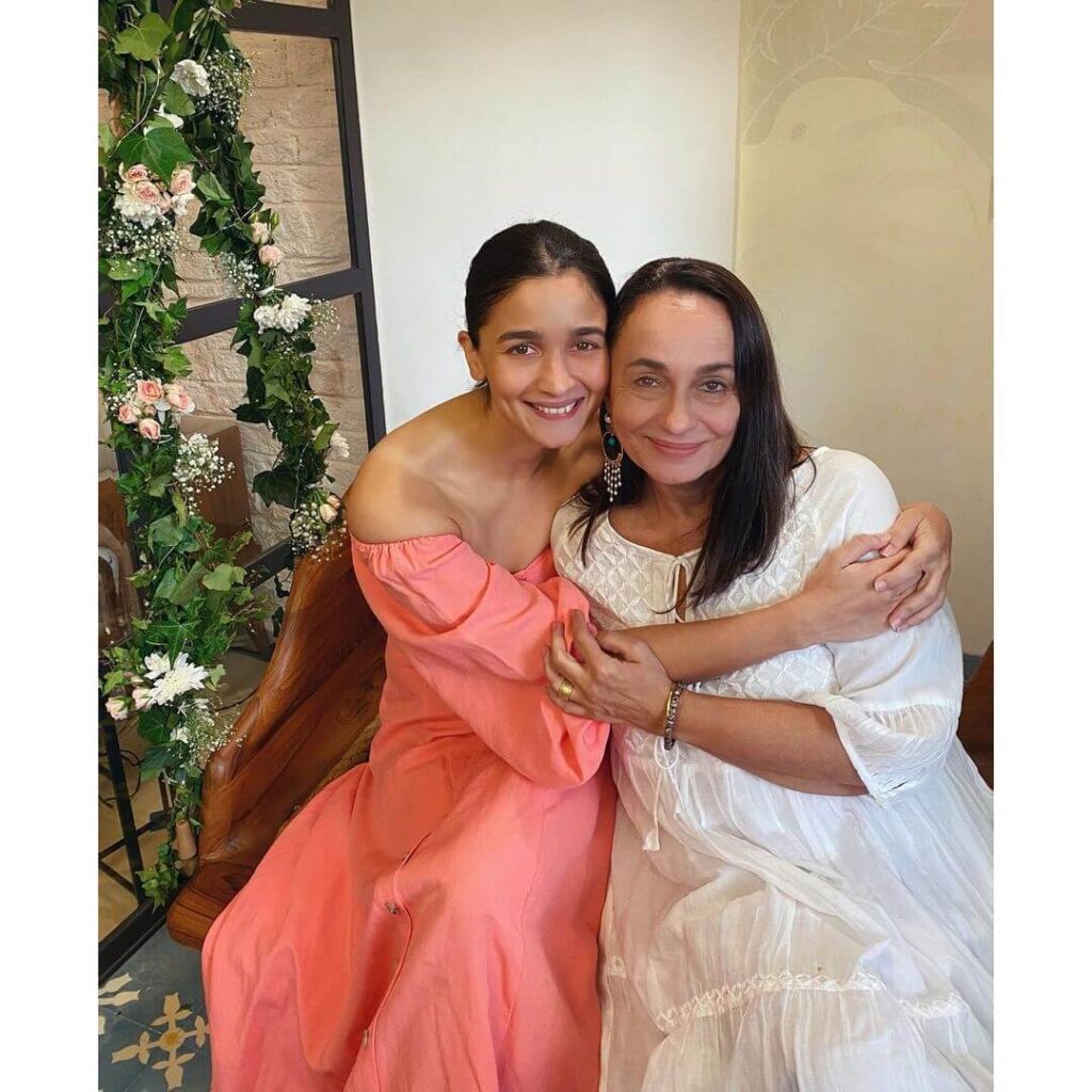 Alia Bhatt with mother