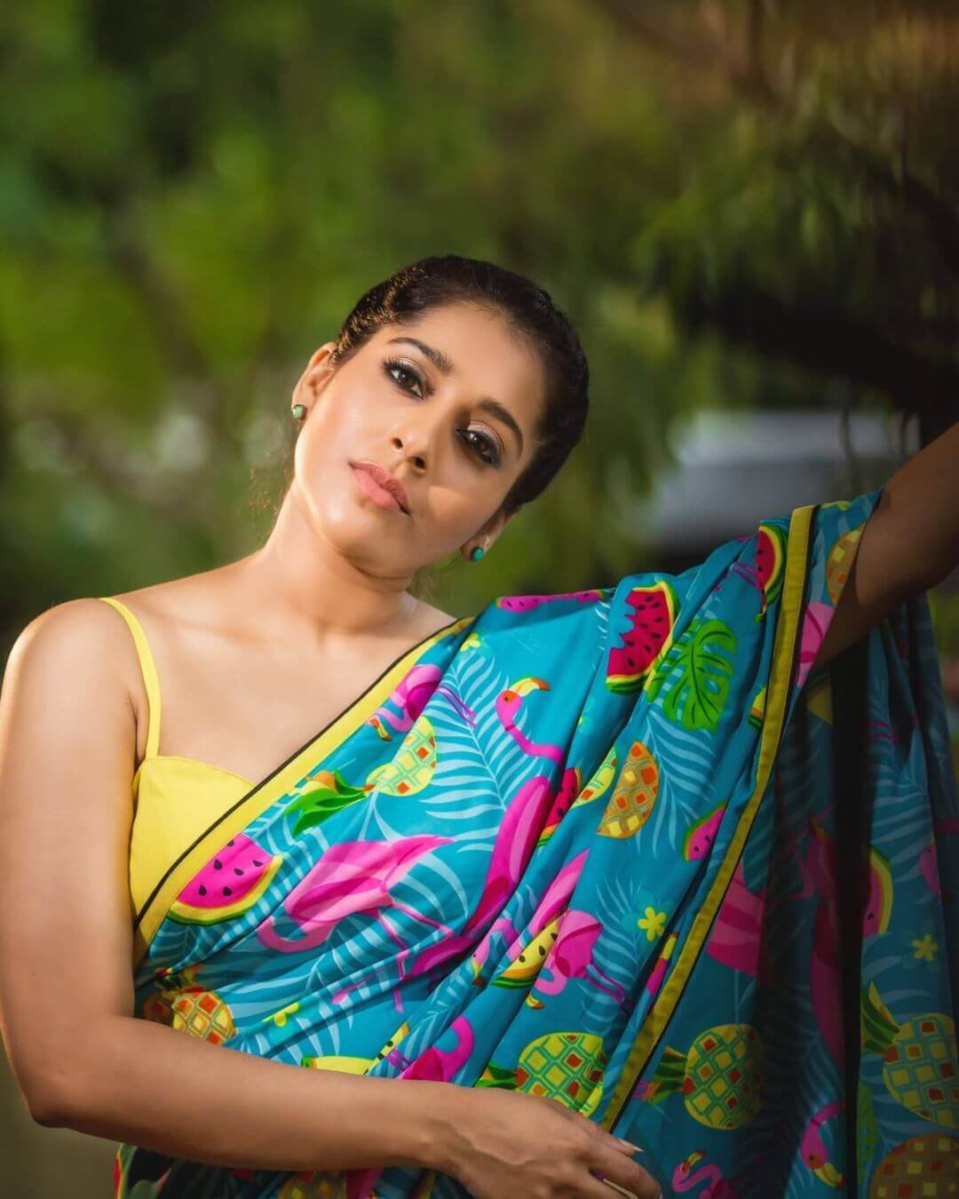 Rashmi Gautam Sexy in sleeveless and sari