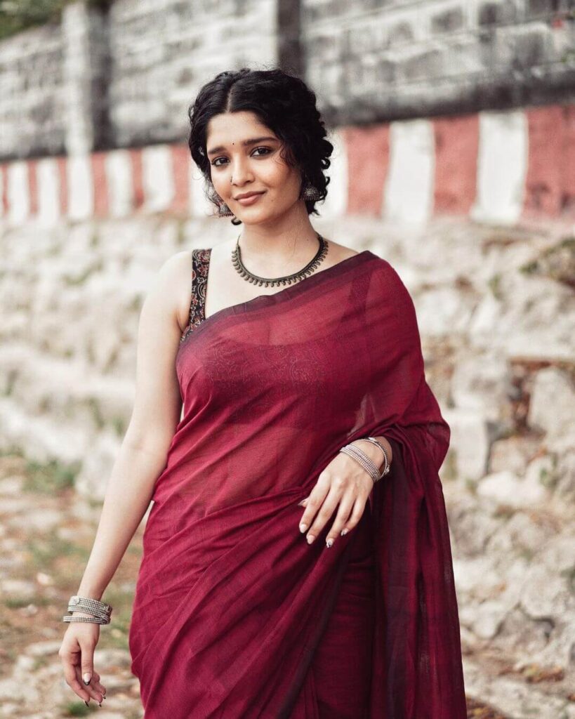 Ritika Singh sexy in sari