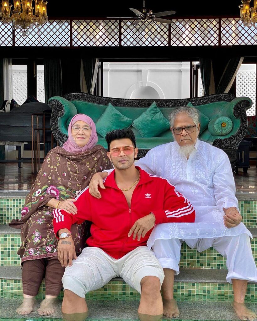 Sahil Khan with family