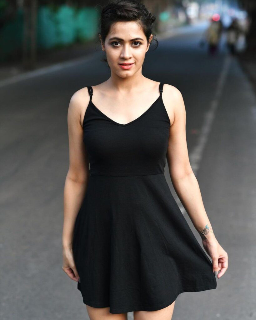 Sonia Balani in sexy black gown