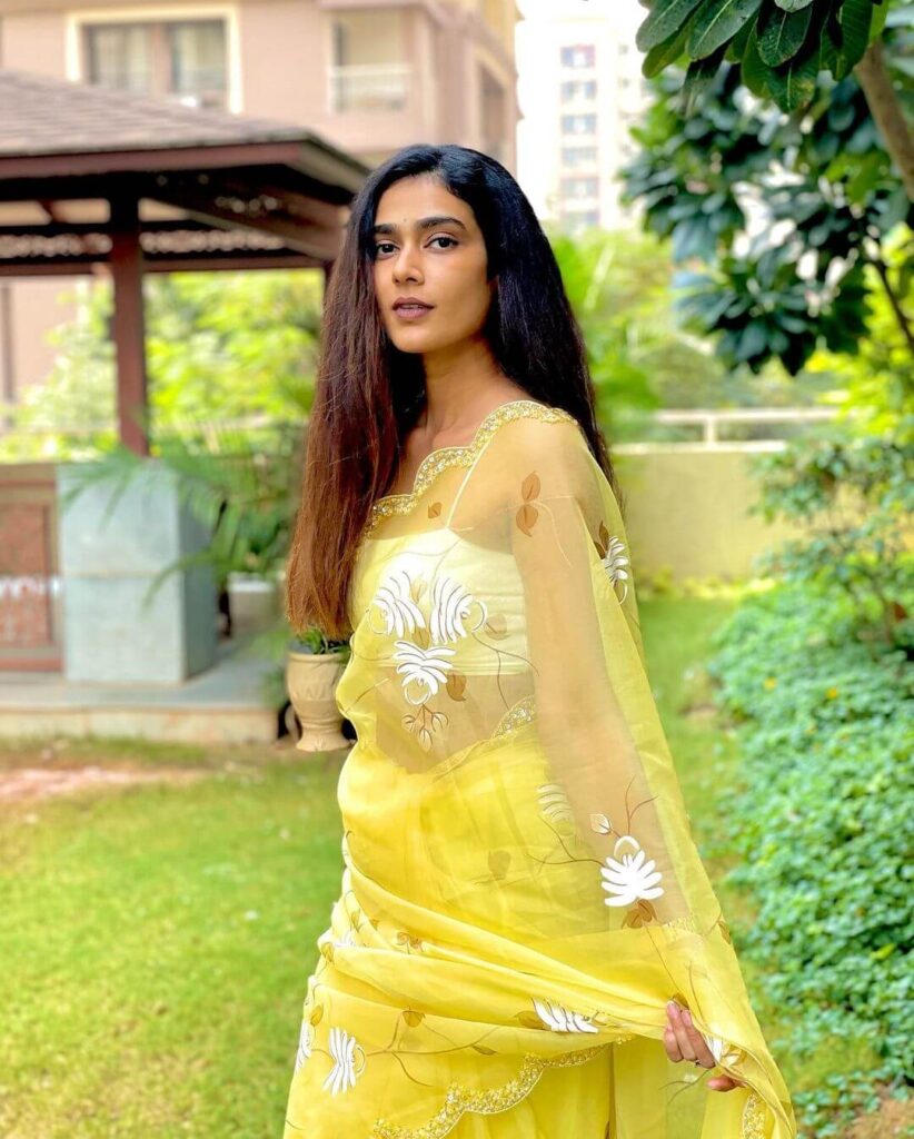 Aakanksha Singh in yellow sexy outfit