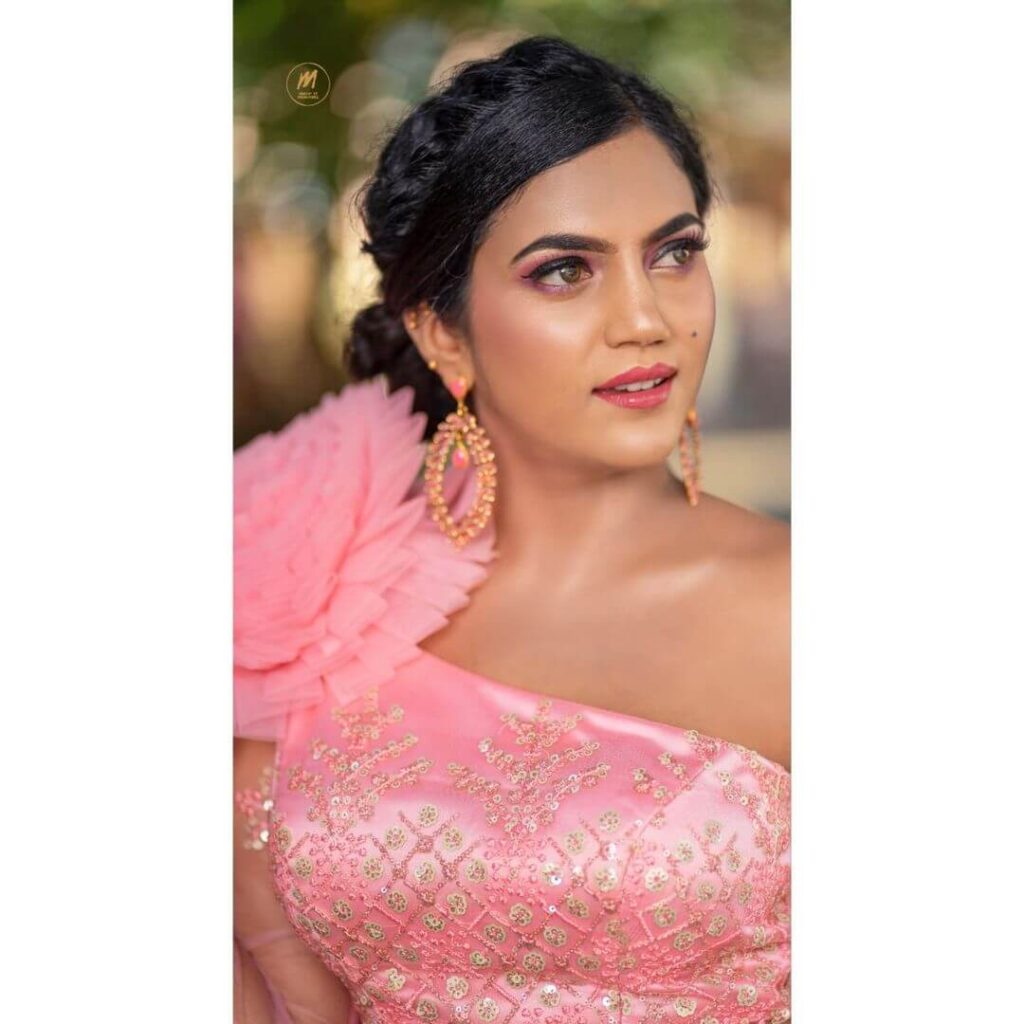 Anvita Sagar close up shot in sexy gown