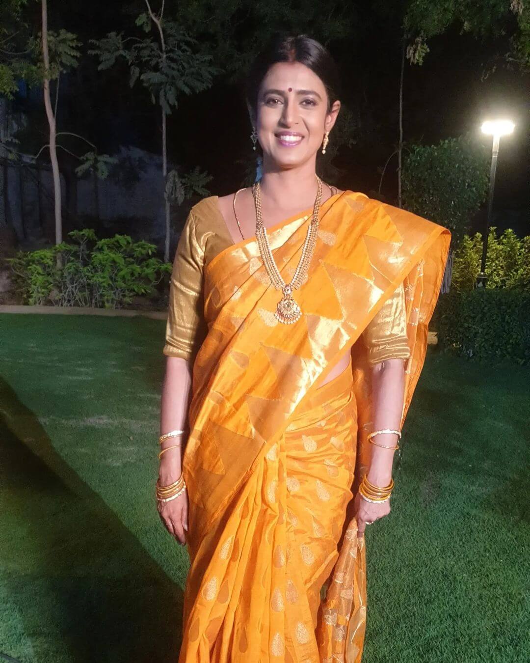Actress Kasthuri  in yellow saree