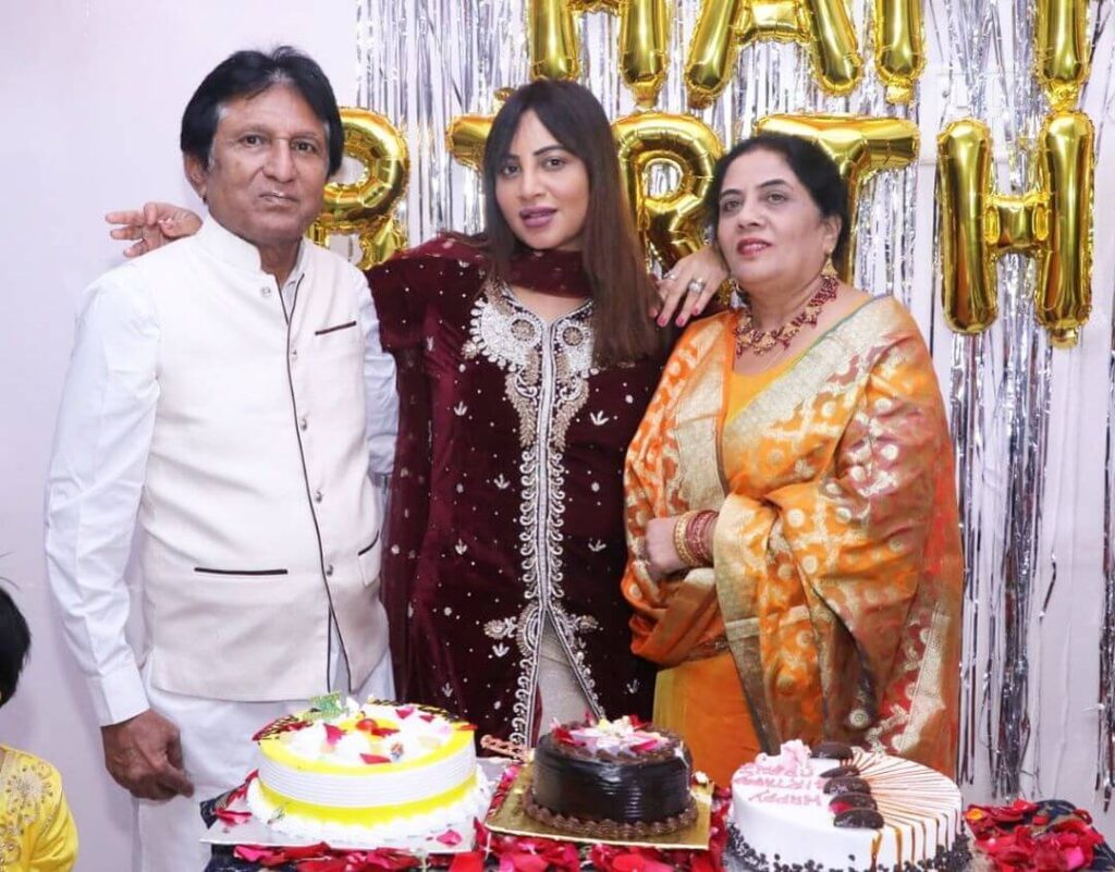 Arshi Khan Birthday celebration