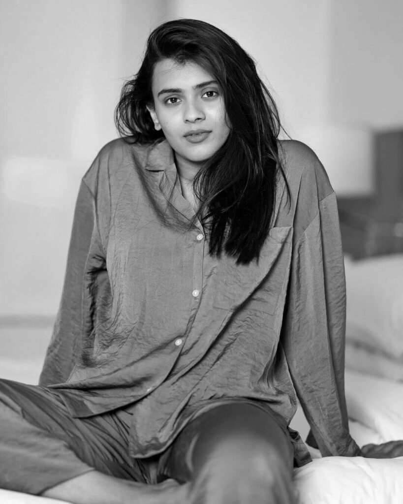 Hebah Patel black and white picture