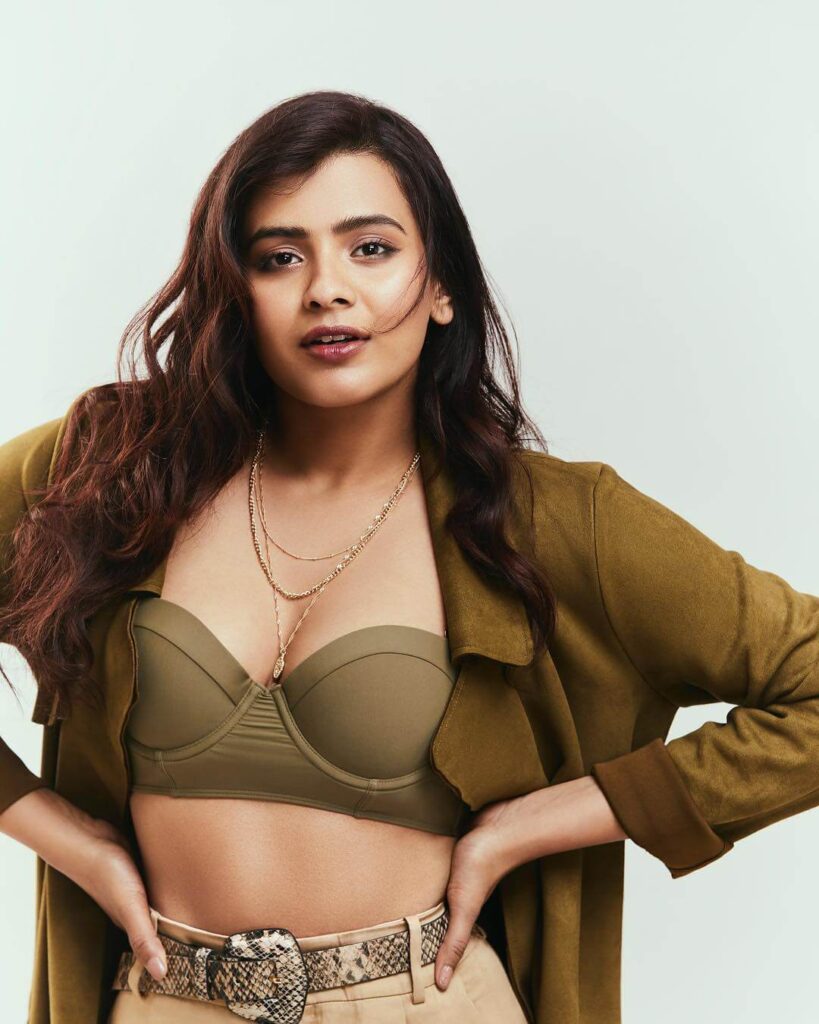 Hebah Patel close up shot in sexy bra