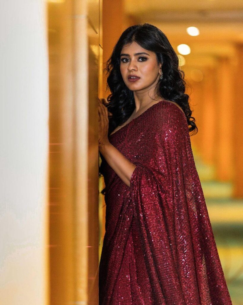 Hebah Patel in maroon saree