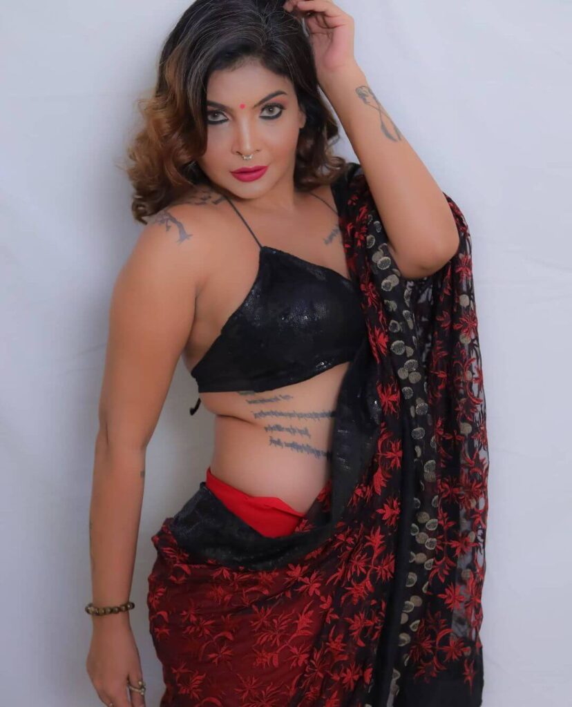 Mahi Kaur sexy look in saree