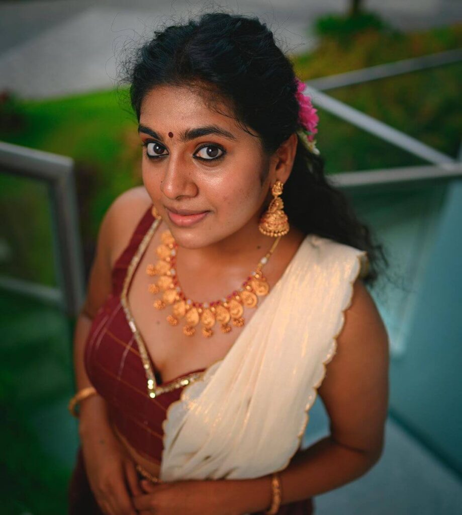 Nimisha Sajayan in tresitional make up