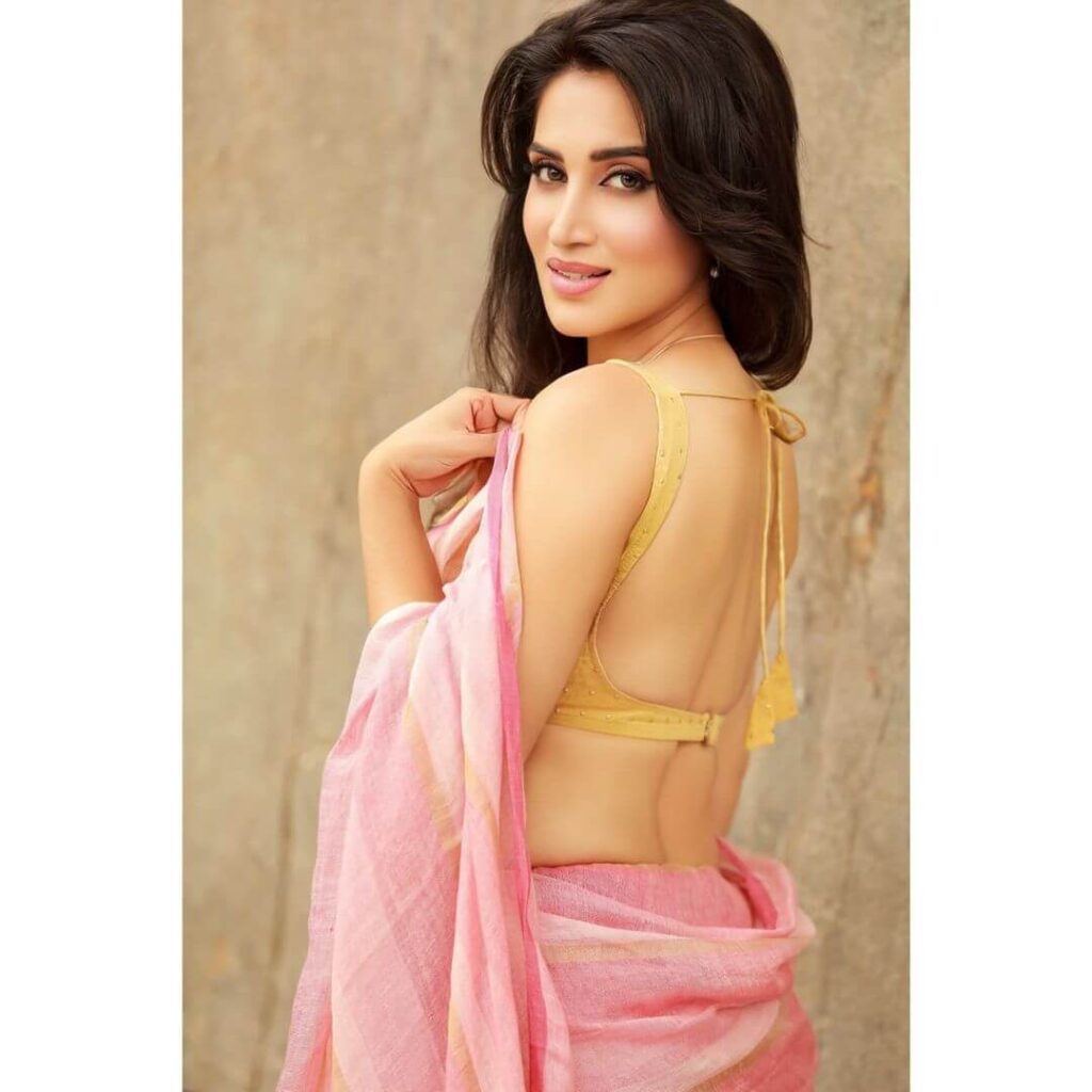 Smita Gondkar in sexy saree