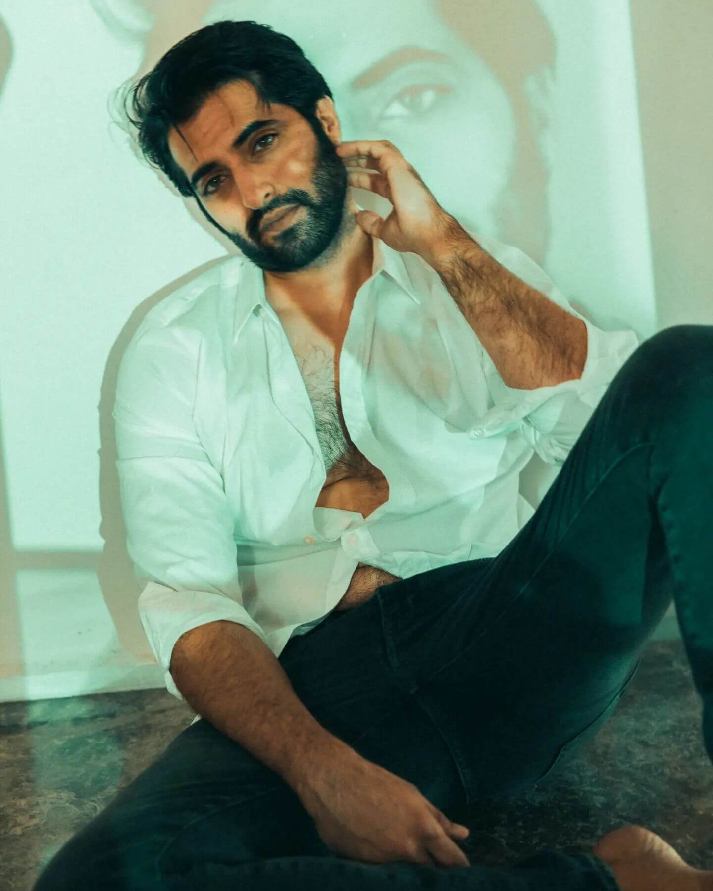 Actor Akshay Oberoi in stylish look