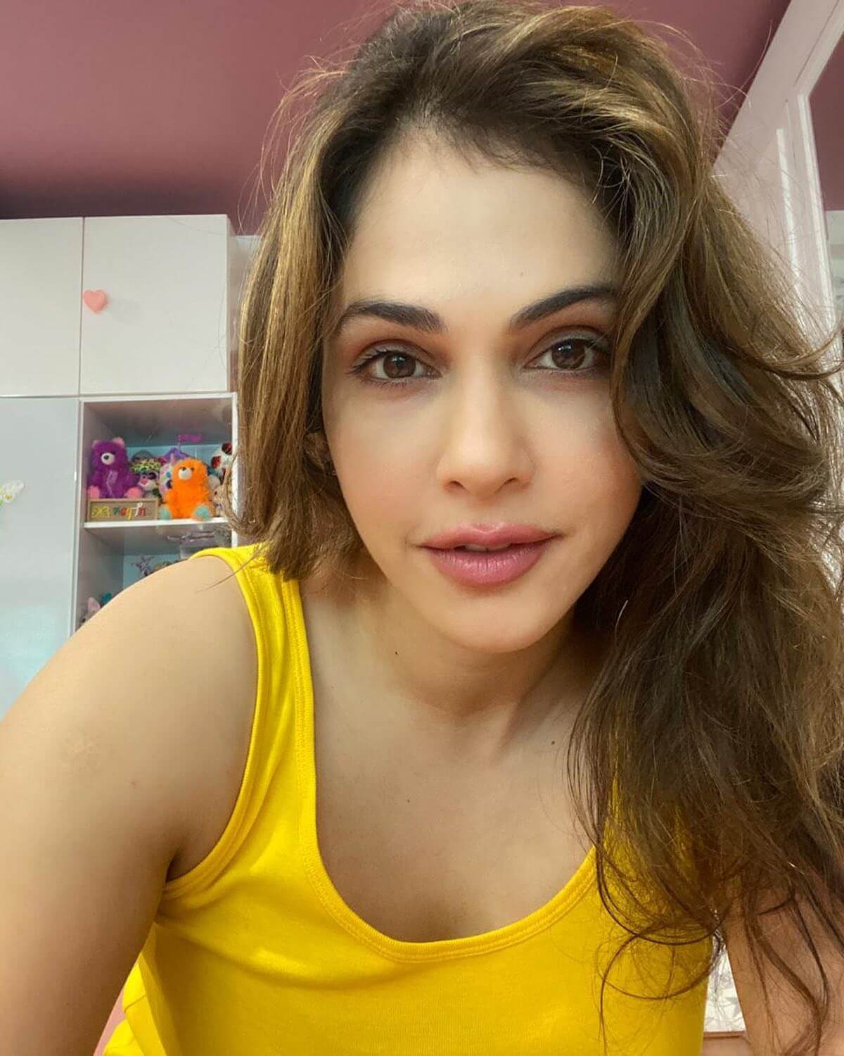 Actress Isha Koppikar yellow outfit close up shot