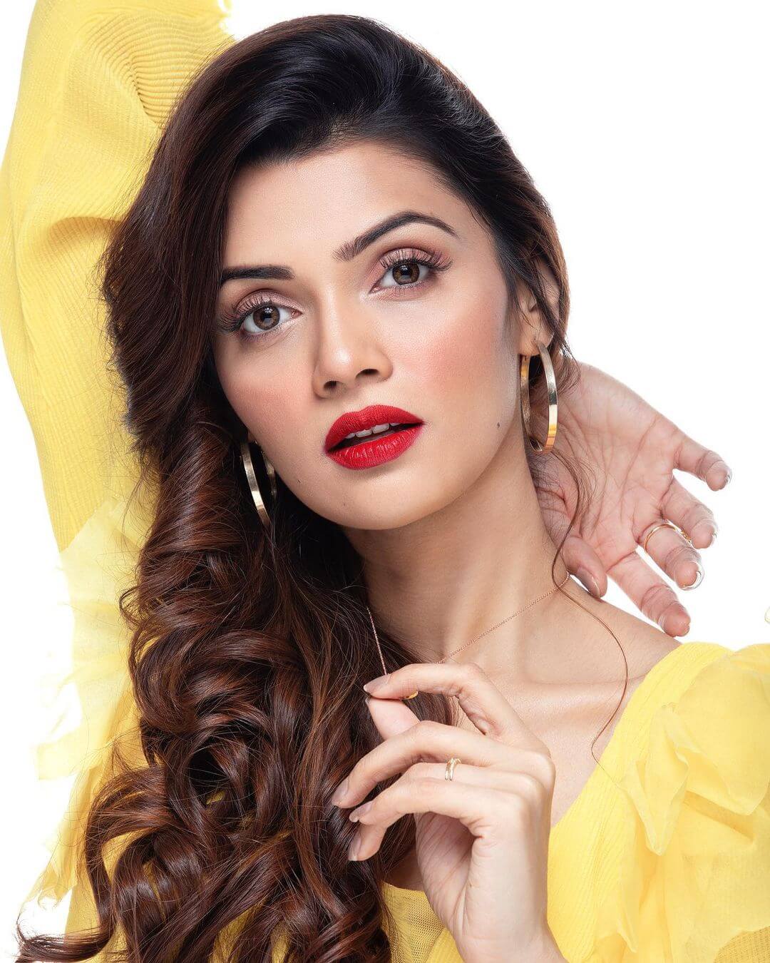 Actress Nimika Ratnakar close up shot in yellow outfit