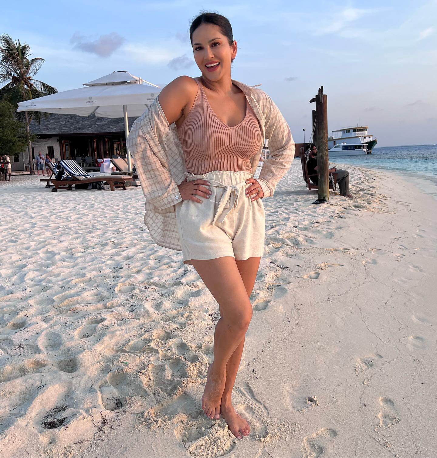 Actress Sunny Leone sexy shot in beach
