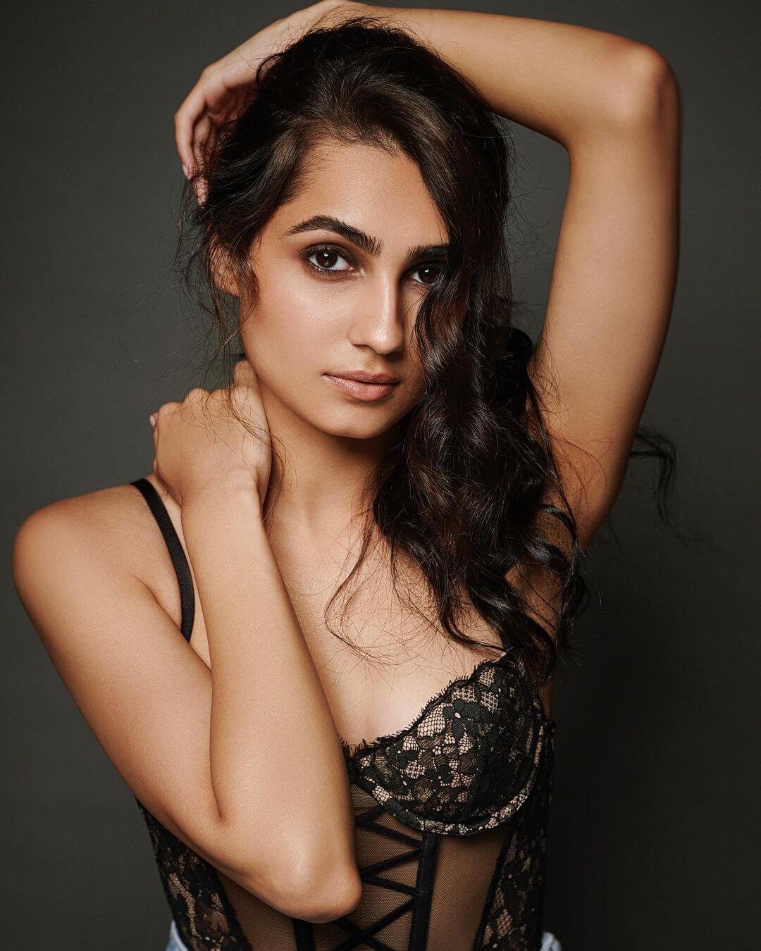 Actress Vedika Pinto in sexy look