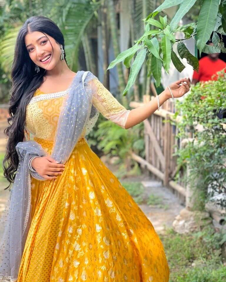 Actress Aratrika Maity in stylish yellow outfiit