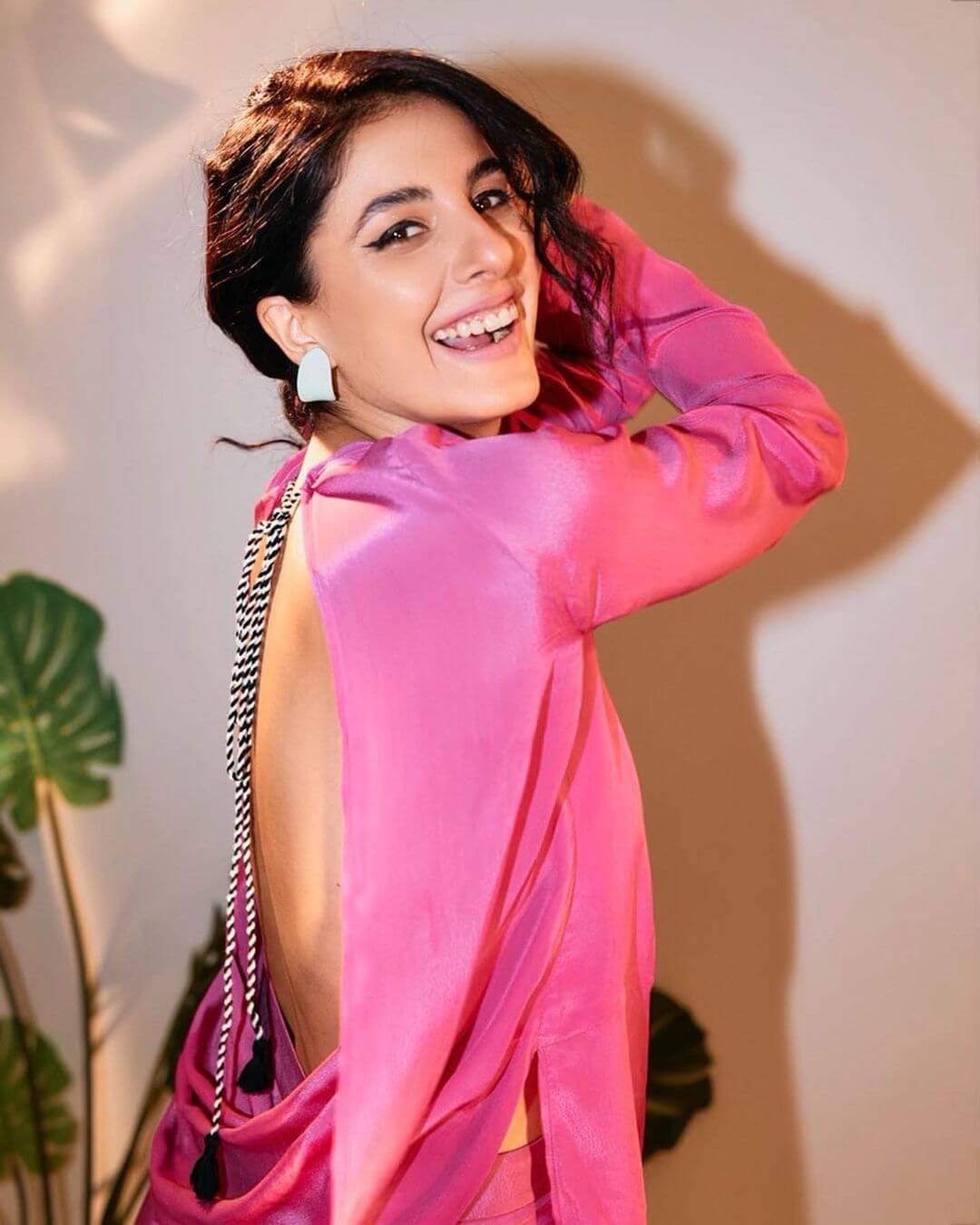 Actress Isha Talwar in pink outfit