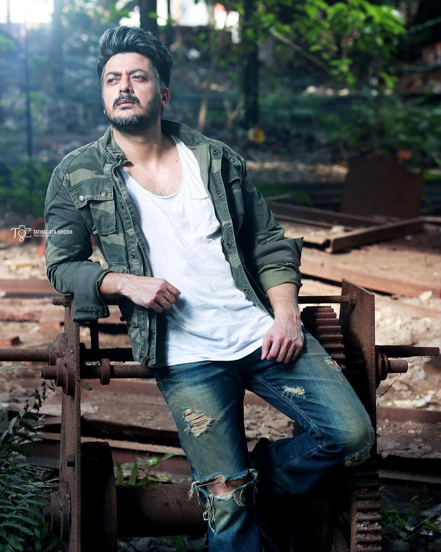 Actor Jisshu Sengupta stylish look
