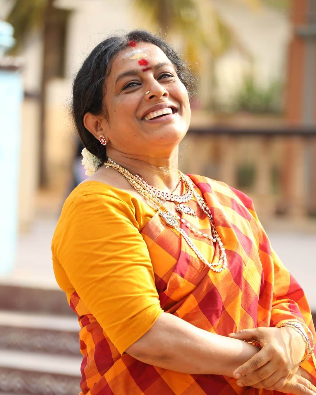 Actress Kalairani close up shot in saree