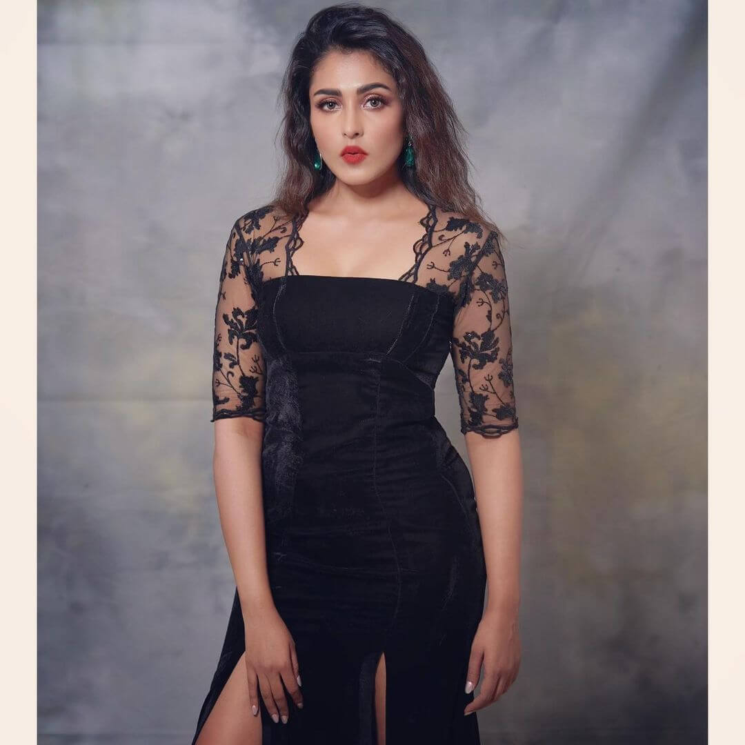 Actress Madhu Shalini in black gown