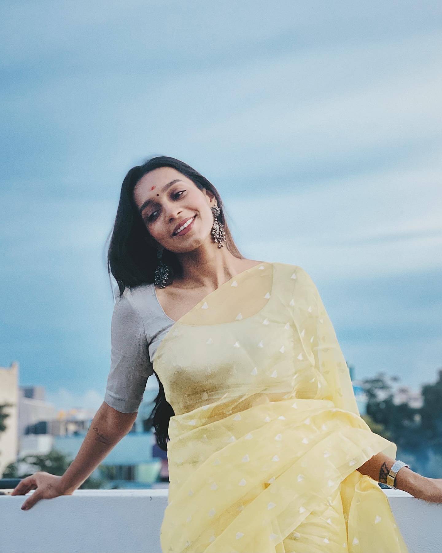 Actress Sanchana Natarajan in yellow saree