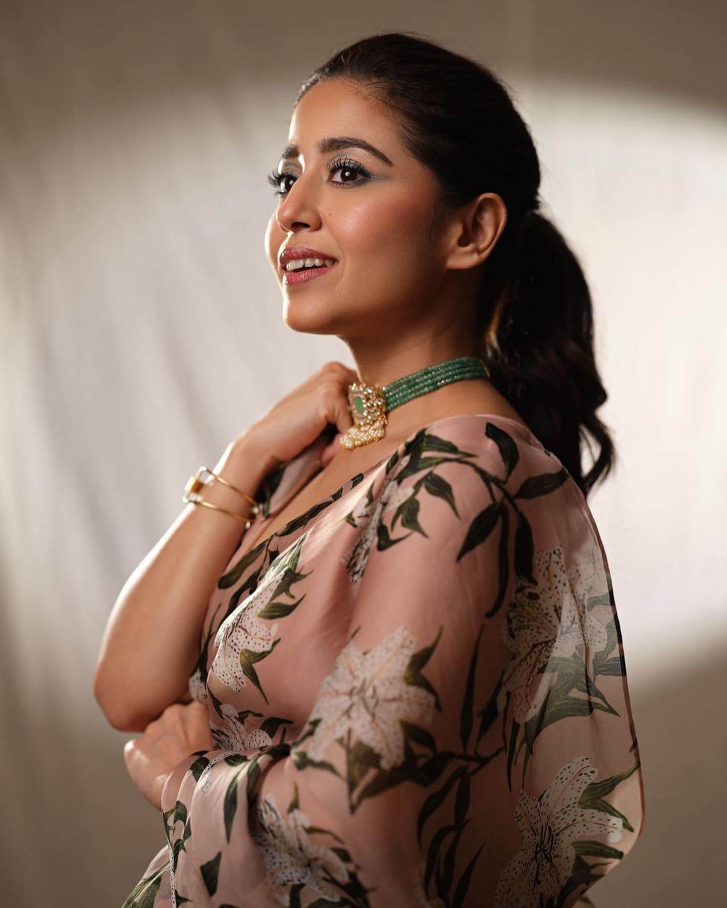 Actress Shweta Tripathi stylish saree shot