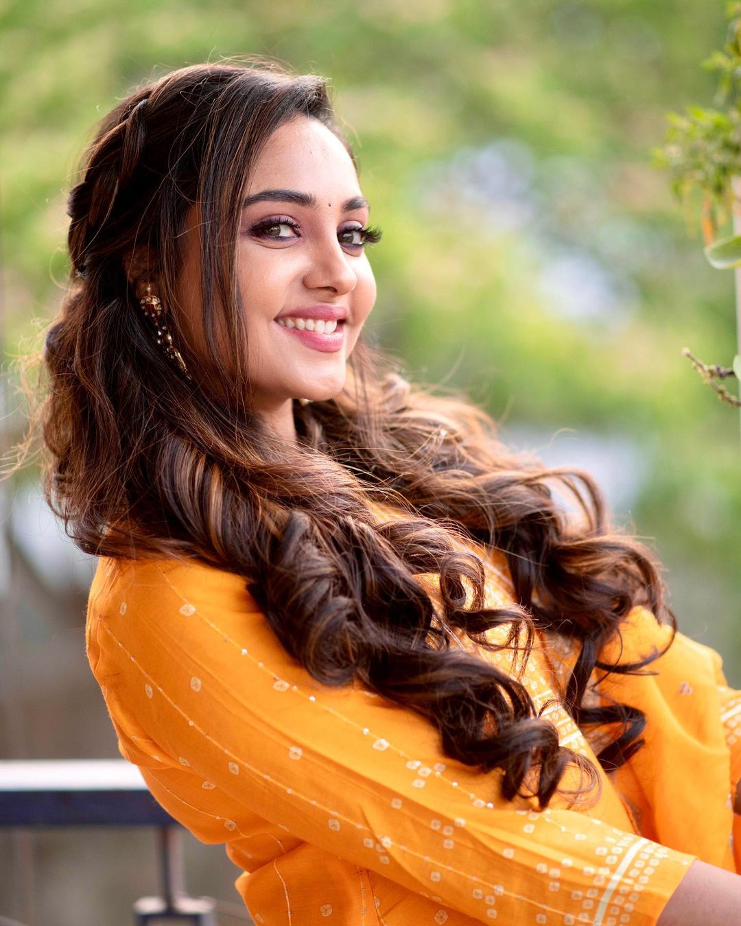 Actress Smruthi Venkat in yellow outfit