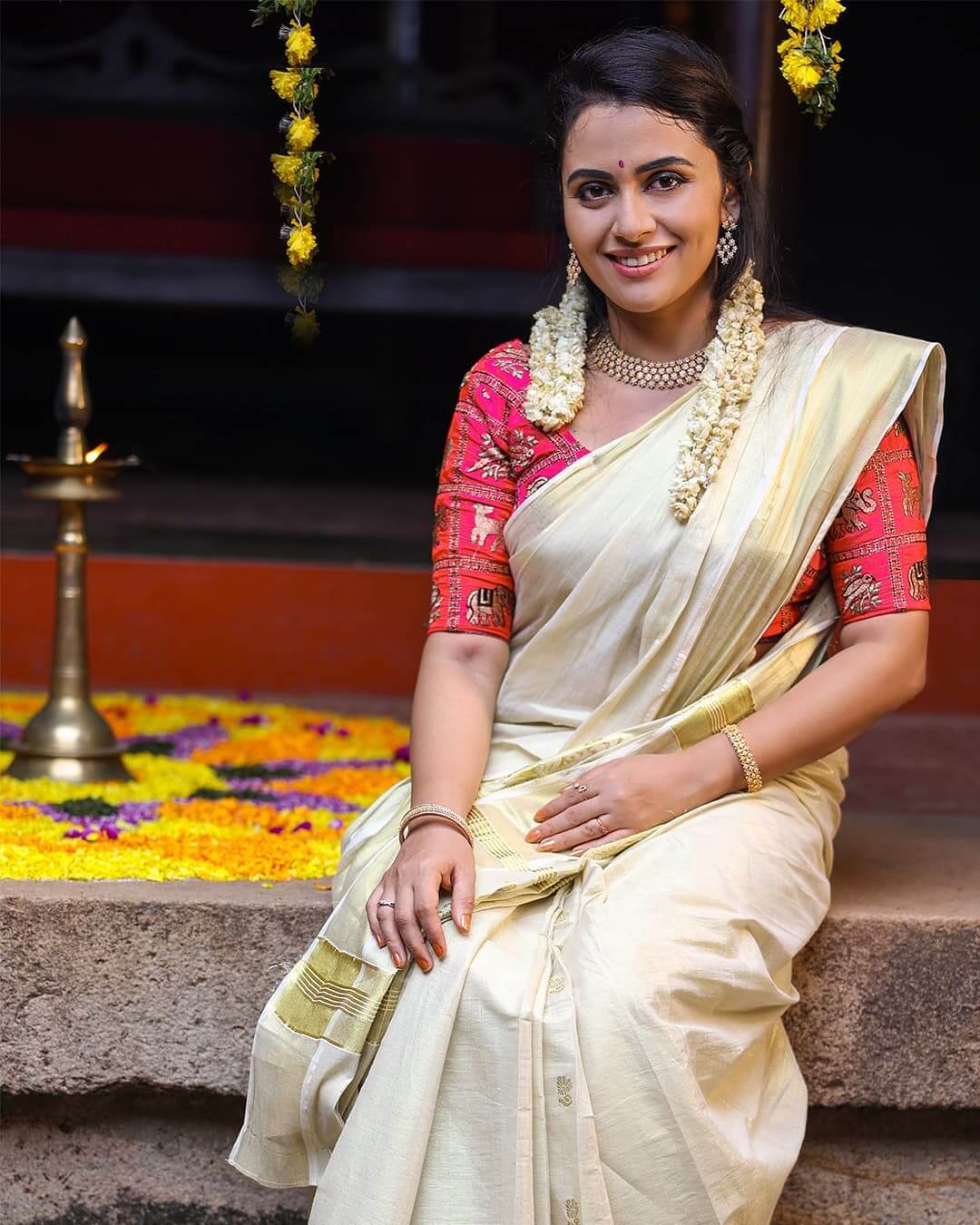 Dhanya Mary Varghese in traditional Kerala saree