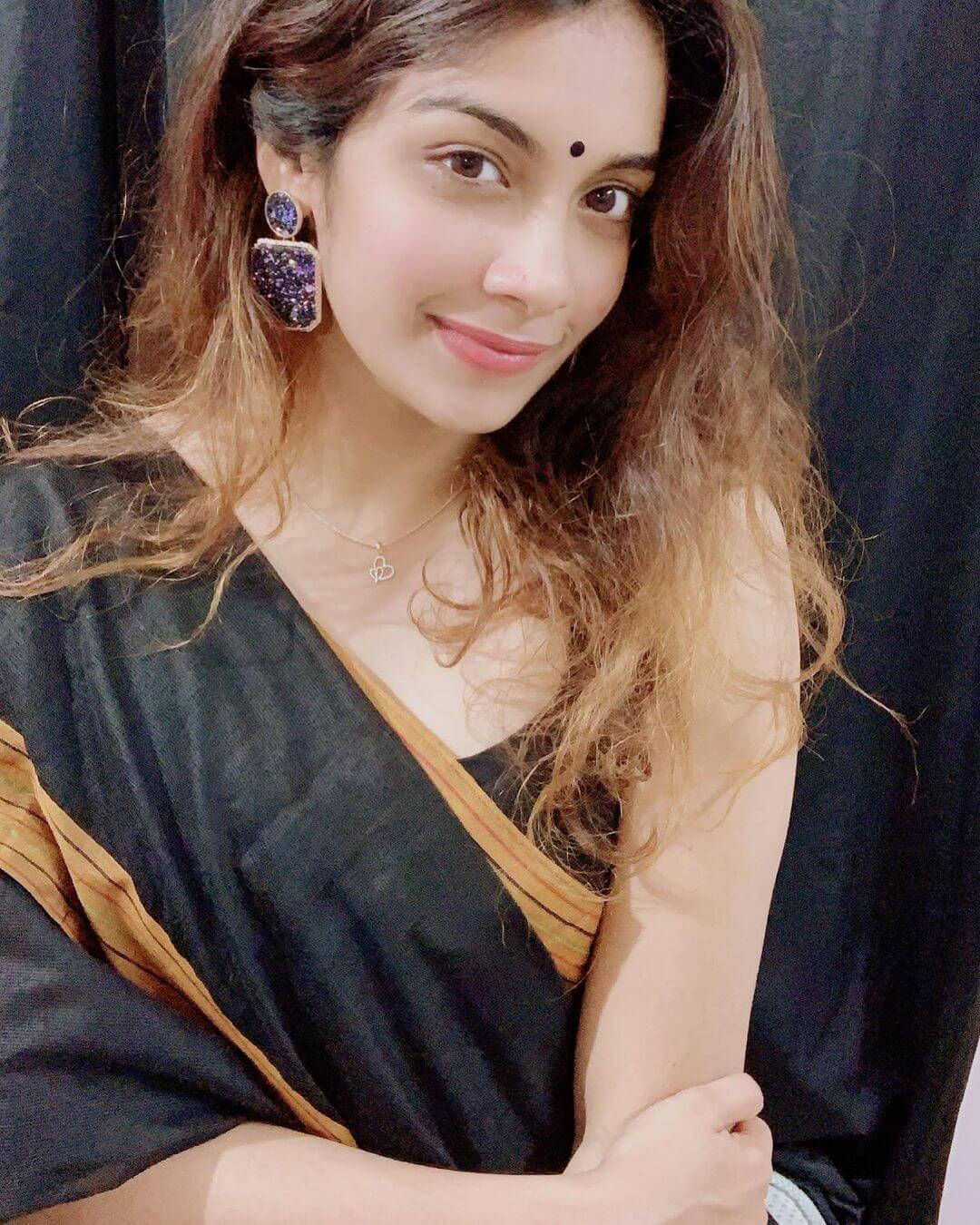 Dilsha Prasannan close up shot in black saree